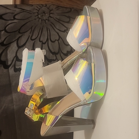 High Heels - Picture 2 of 4